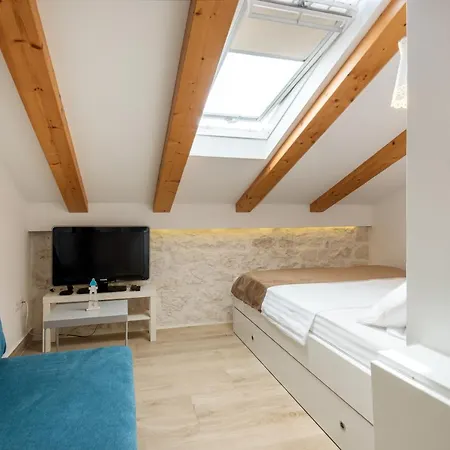 Lighthouse Central Apartment Omis