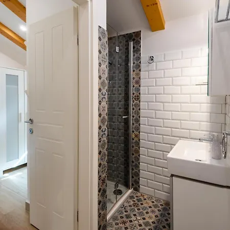 Lighthouse Central Apartment