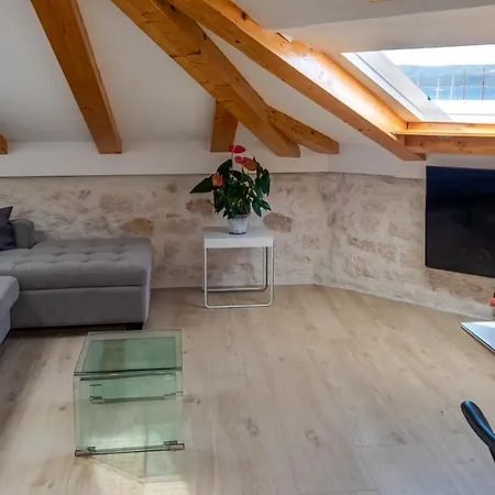 Lighthouse Central Apartment *